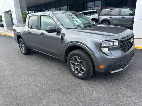 Used 2025 Ford Maverick XLT FWD image 2