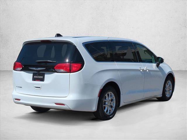 Used 2023 Chrysler Voyager LX FWD image 5
