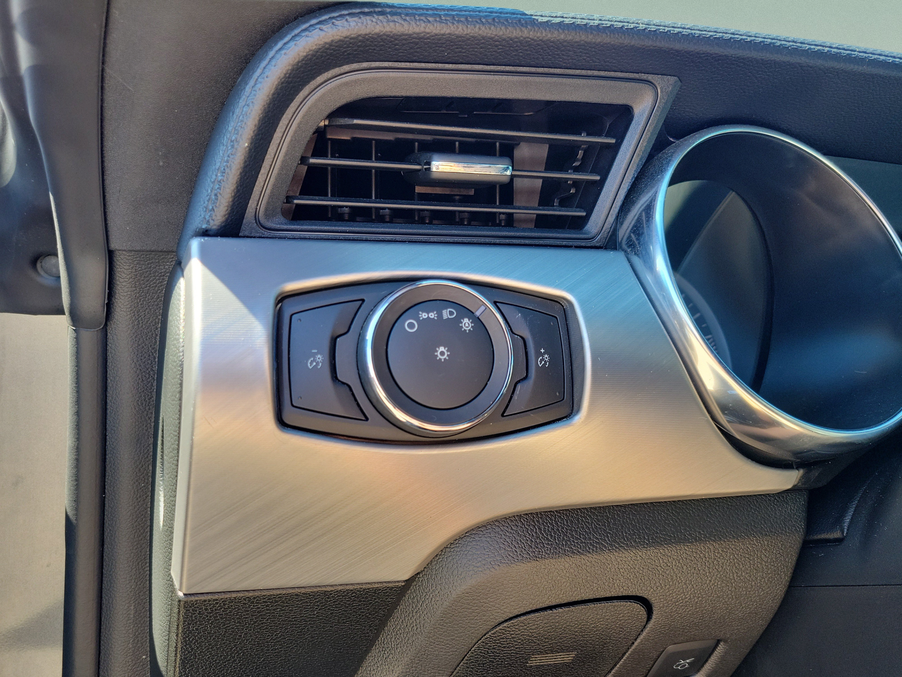 Used 2022 Ford Mustang Premium RWD image 10