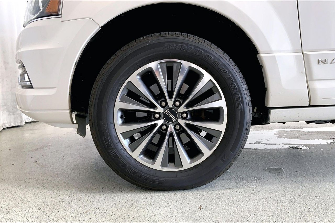 Used 2015 Lincoln Navigator L 2WD image 6
