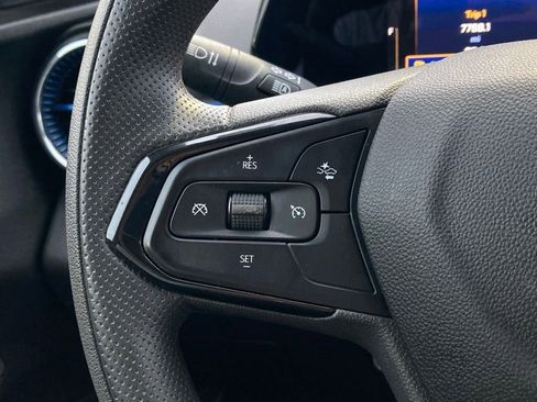 Used 2025 Chevrolet Trax LT image 11