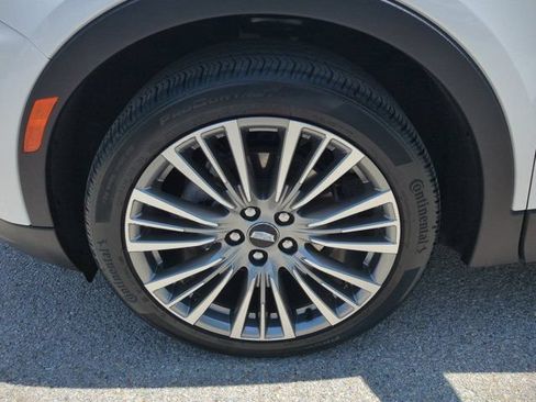 Used 2024 Cadillac XT4 Premium Luxury w/ Active Safety Package FWD image 10