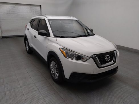 Used 2019 Nissan Kicks S FWD image 13