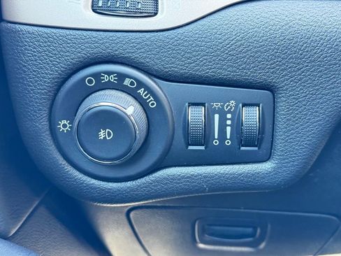 Used 2015 Jeep Cherokee Latitude w/ Cold Weather Group image 29