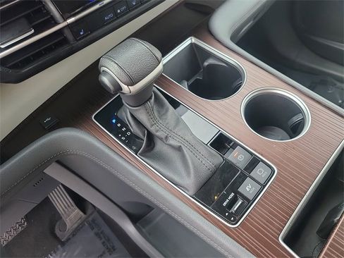 Used 2023 Toyota Sienna XLE image 38