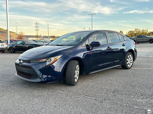 Used 2022 Toyota Corolla LE image 2
