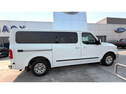 Used 2015 Nissan NV 3500 SV w/ Technology Package RWD image 8