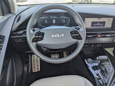 Certified 2024 Kia Niro EX Touring image 17