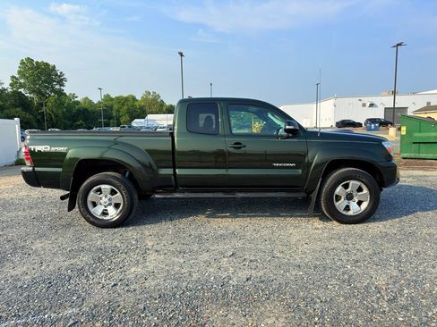 Used 2014 Toyota Tacoma 4x4 Access Cab V6 w/ TRD Sport Package image 6