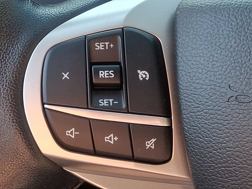 Used 2022 Ford Explorer XLT w/ Equipment Group 202A AWD/4WD image 21