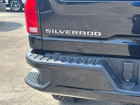 New 2026 Chevrolet Silverado 2500 ZR2 AWD/4WD image 14