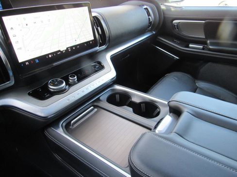 Used 2025 Ford Expedition Platinum AWD/4WD image 31