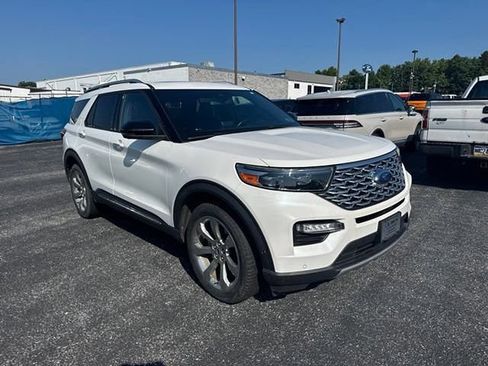 Certified 2020 Ford Explorer Platinum w/ Premium Technology Package AWD/4WD image 3
