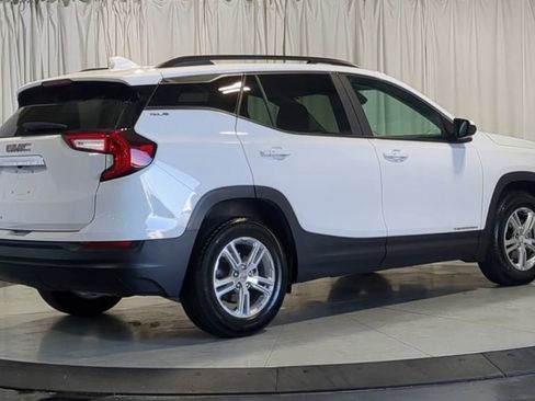 Used 2023 GMC Terrain SLE w/ Driver Convenience Package FWD image 8