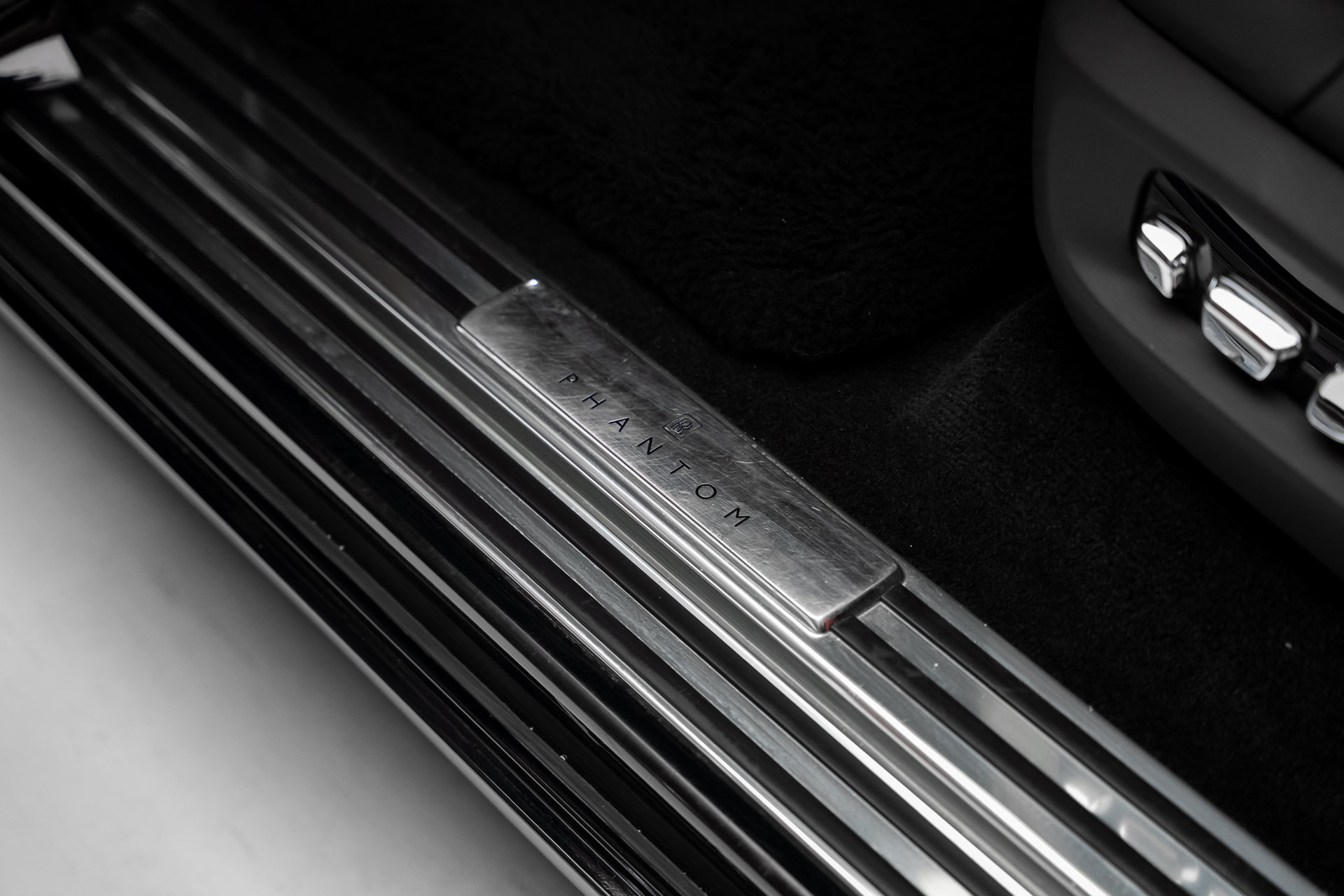Used 2023 Rolls-Royce Phantom Sedan w/ The Phantom Package RWD image 56