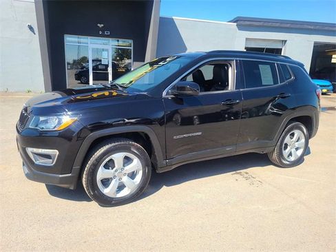 Used 2021 Jeep Compass Latitude image 2
