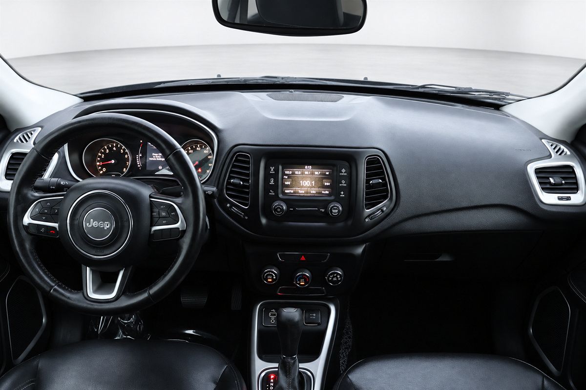 Used 2018 Jeep Compass Latitude FWD image 19