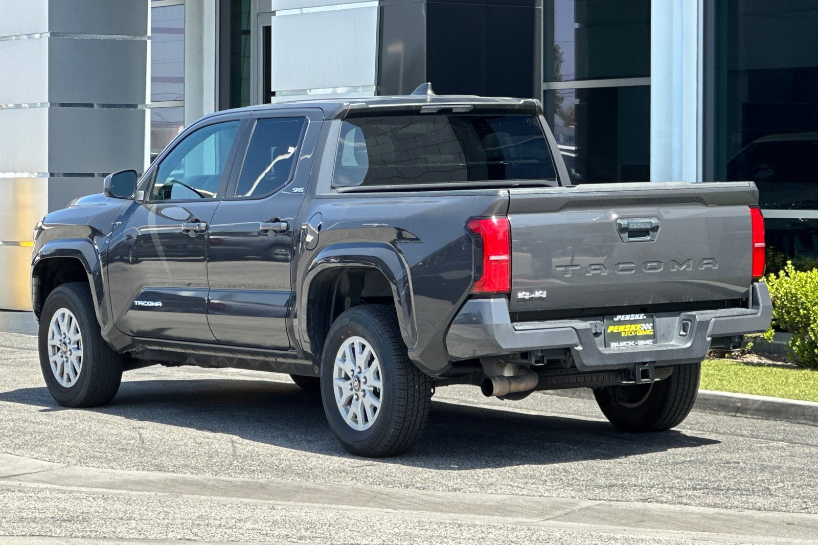 Used 2025 Toyota Tacoma SR5 AWD/4WD image 6