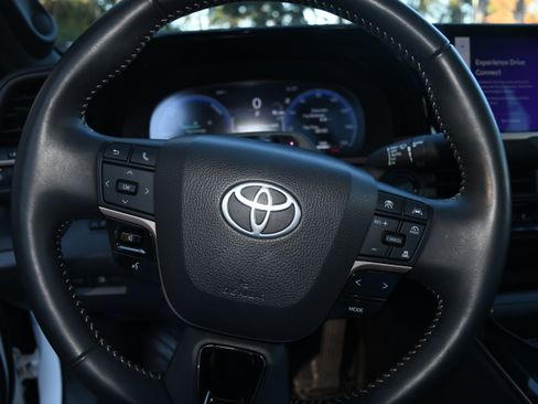 Used 2025 Toyota Crown Limited image 14