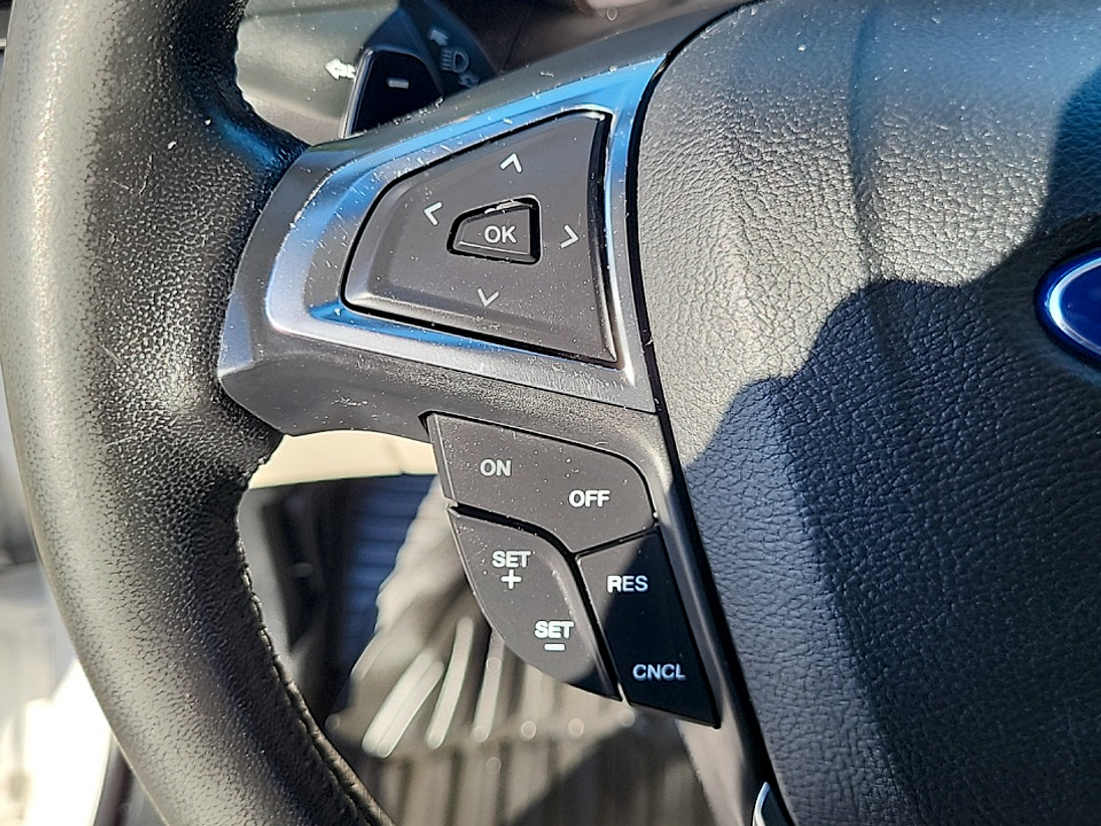 Used 2017 Ford Edge Titanium w/ Technology Package AWD/4WD image 17