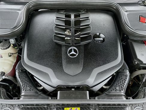 Used 2023 Mercedes-Benz GLS 580 4MATIC image 34