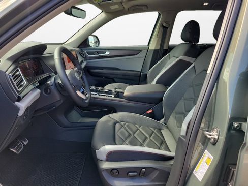 New 2026 Volkswagen Atlas Peak Edition image 9