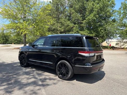 Used 2022 Lincoln Navigator Reserve AWD/4WD image 3