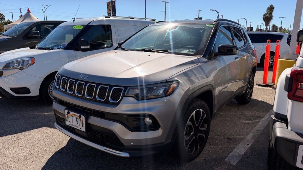 Used 2024 Jeep Compass Limited AWD/4WD image 2