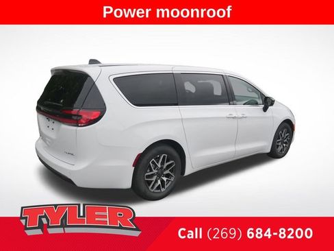 New 2027 Chrysler Pacifica Limited FWD image 8