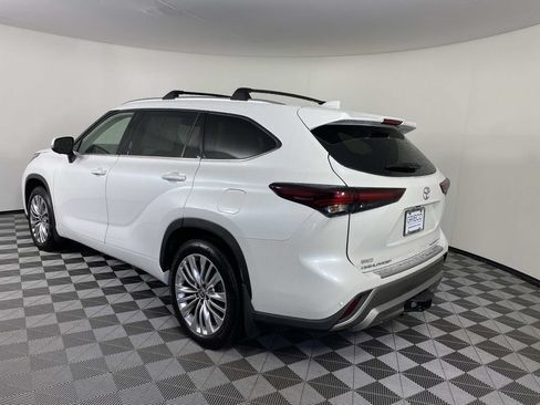 Used 2026 Toyota Highlander Platinum AWD/4WD image 6