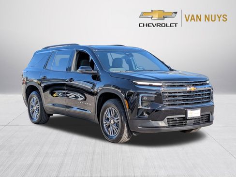 Used 2026 Chevrolet Traverse LT w/ LPO, Floor Liner Package FWD image 3