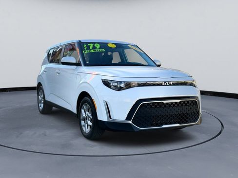 Used 2023 Kia Soul LX w/ Option Group 015 FWD image 3
