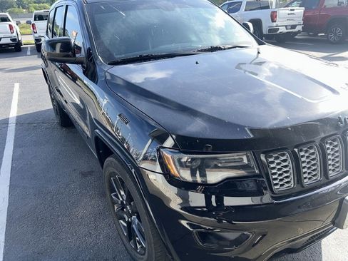 Used 2020 Jeep Grand Cherokee Altitude image 9