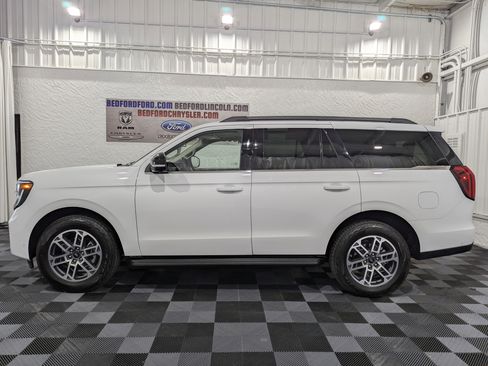 Used 2025 Ford Expedition Active image 2