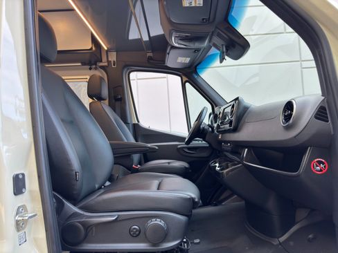 Used 2020 Mercedes-Benz Sprinter 2500 w/ Premium Plus Package image 16