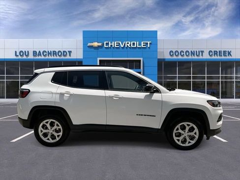 Used 2024 Jeep Compass Latitude AWD/4WD image 9