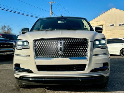 Used 2023 Lincoln Navigator Reserve image 2