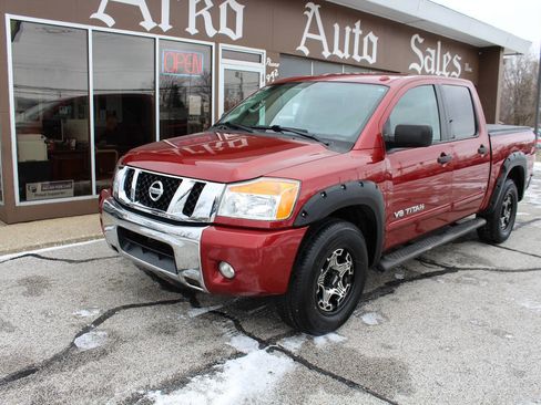Used 2014 Nissan Titan SV w/ SV Value Truck Package image 2
