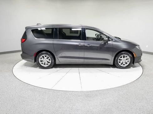 Used 2022 Chrysler Voyager LX FWD image 30