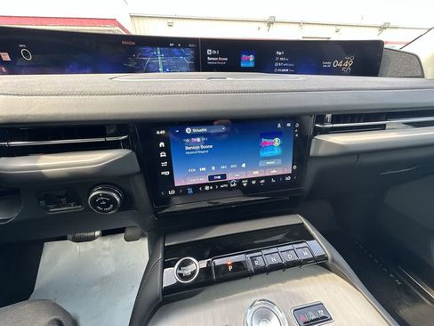 New 2025 Lincoln Navigator Reserve AWD/4WD image 16