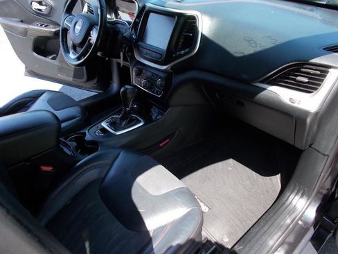 Used 2016 Jeep Cherokee Trailhawk image 21
