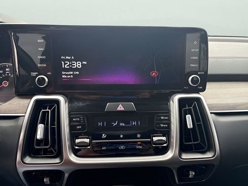 Used 2023 Kia Sorento S w/ Panoramic Sunroof Package image 19