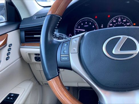 Used 2013 Lexus ES 300h Hybrid w/ Luxury Pkg image 22