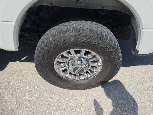Used 2021 Ford F350 XLT w/ XLT Premium Package AWD/4WD image 8
