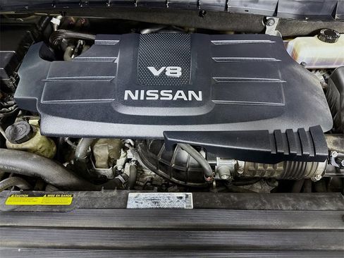 Used 2017 Nissan Titan SV image 31