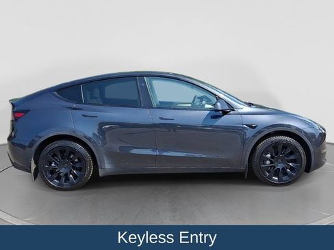 Used 2024 Tesla Model Y Long Range AWD/4WD image 9