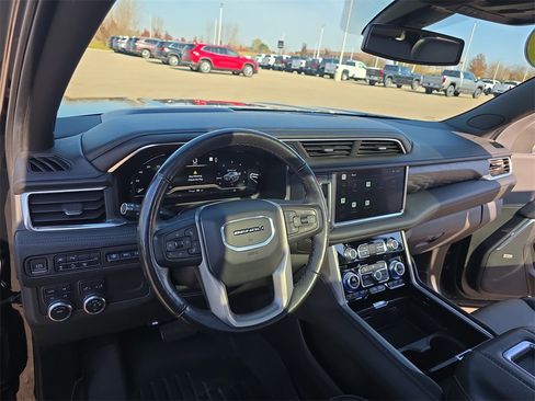 Used 2022 GMC Yukon Denali image 17