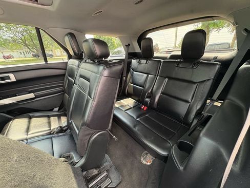 Used 2021 Ford Explorer XLT AWD/4WD image 27