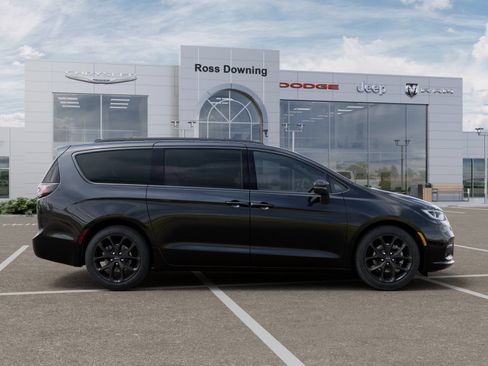 New 2026 Chrysler Pacifica Select w/ S Appearance Package FWD image 21