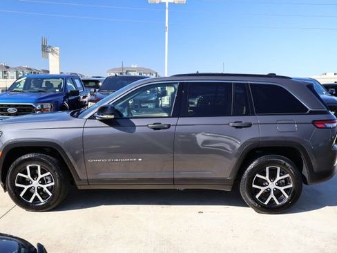 Used 2024 Jeep Grand Cherokee Limited image 4